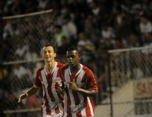 Central x Náutico - Marcos Vinícius e Martinez (Foto: Aldo Carneiro/Pernambuco Press)