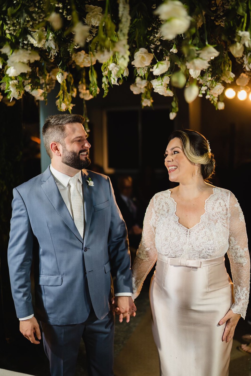 Eduardo Montoan e Cinthia Ribeiro, durante a cerimônia de casamento — Foto: Vinnie Parente/Divulgação