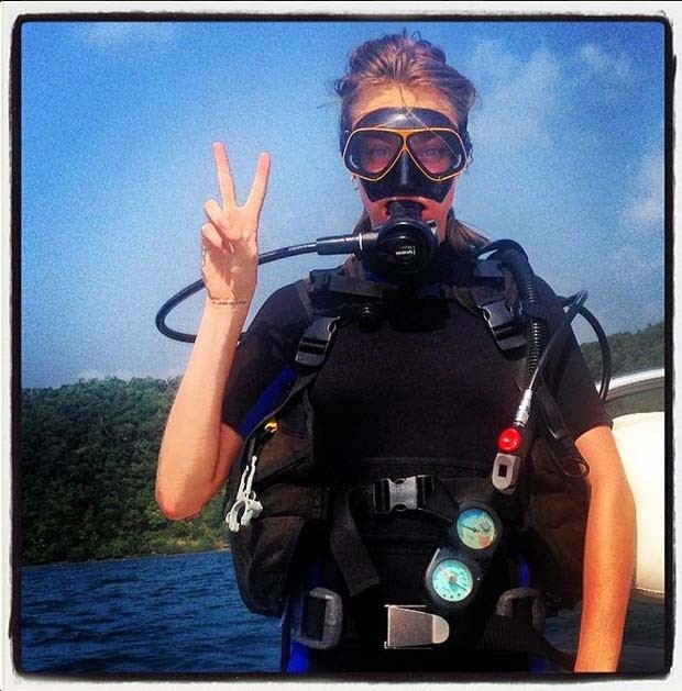 Cara Delevigne começou o dia mergulhando (Foto: Reprodução/ Instagram)
