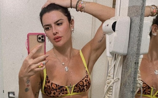 Mirella Santos mostra barriga trincada em selfie
