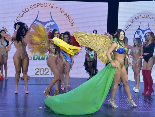 Candidata do Miss Bumbum não aceita resultado (Foto: Francisco Cepeda/AgNews)