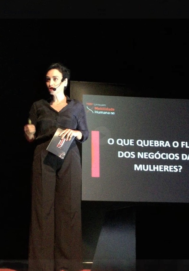 Suzi Pires durante palestra no TED (Foto: Divulgação)