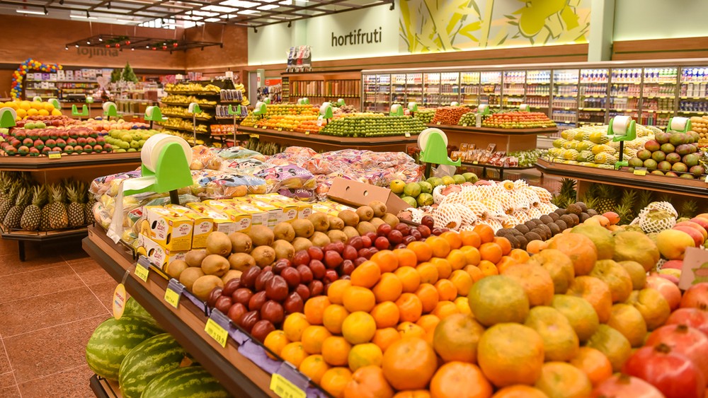Frutas, legumes e verduras no supermercado