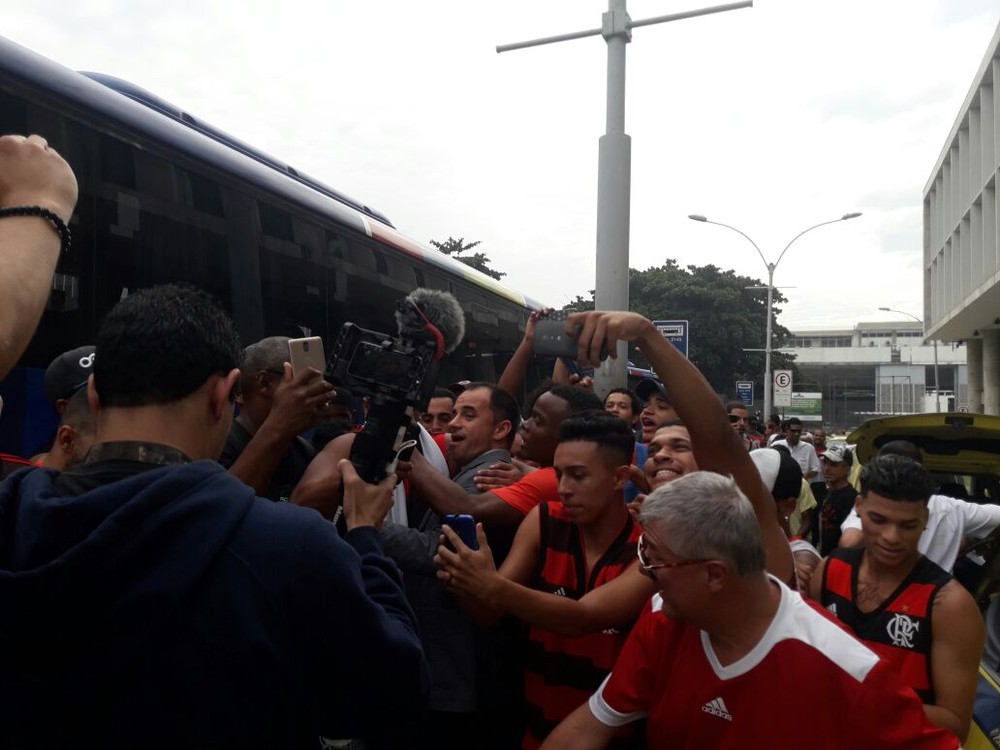 Dirigente fala em corrigir erros, espera Rhodolfo e não descarta saídas no Fla