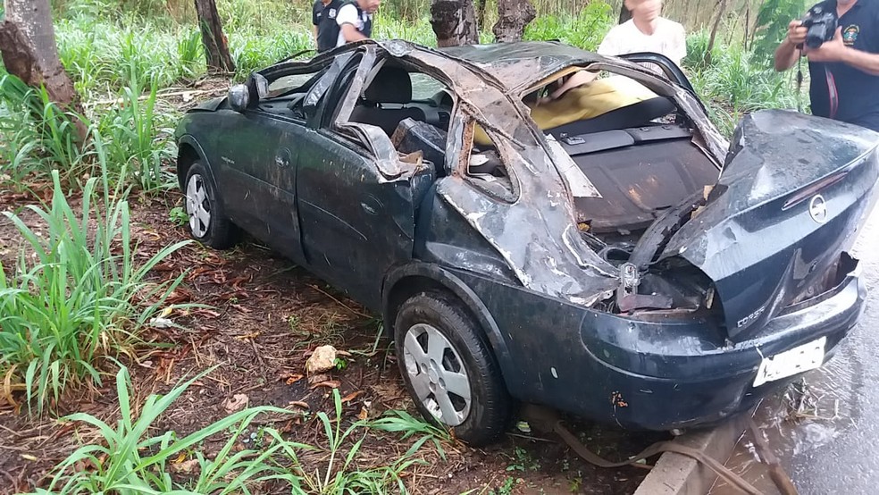 Veículo ficou bastante danificado — Foto: Deletran/Divulgação