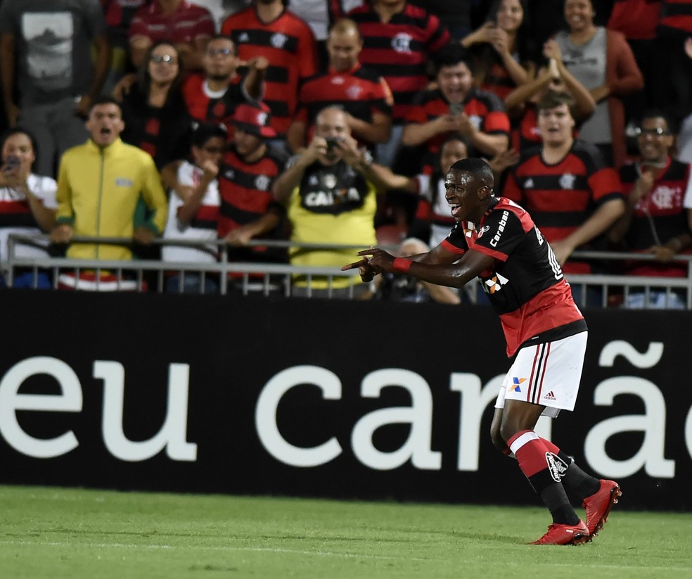 Vinicius Júnior comemora seu gol dançando (Foto: André Durão/GloboEsporte.com)