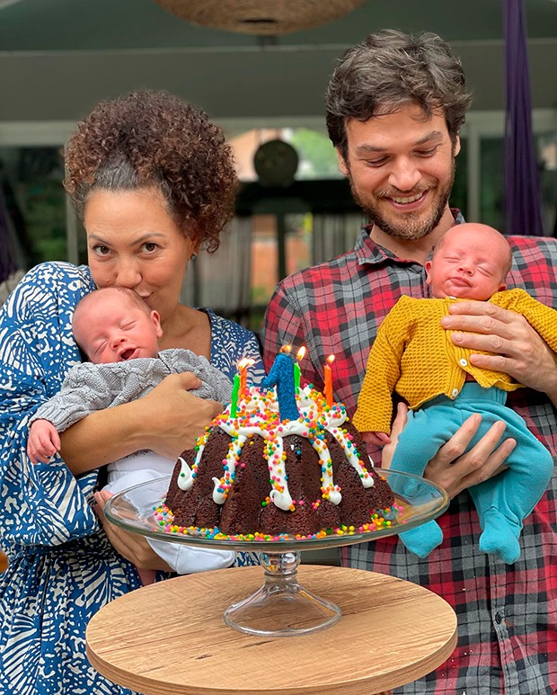 Fabiula Nascimento e Emilio Dantas comemoram 1 mês dos gêmeos,Roque e Raul (Foto: Reprodução/ Instagram)