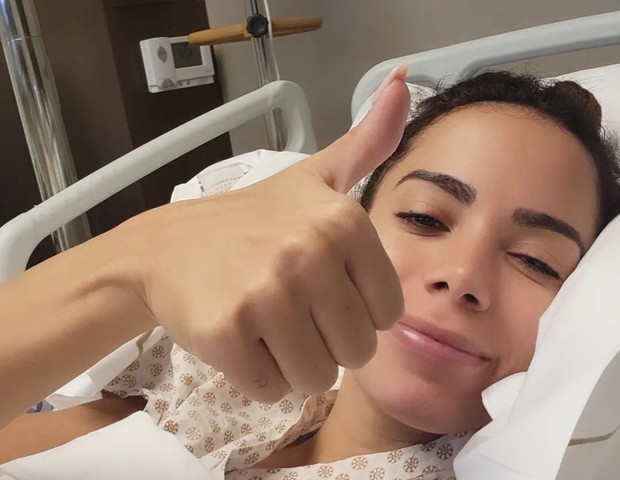 Anitta no hospital (Foto: Reprodução/Instagram)