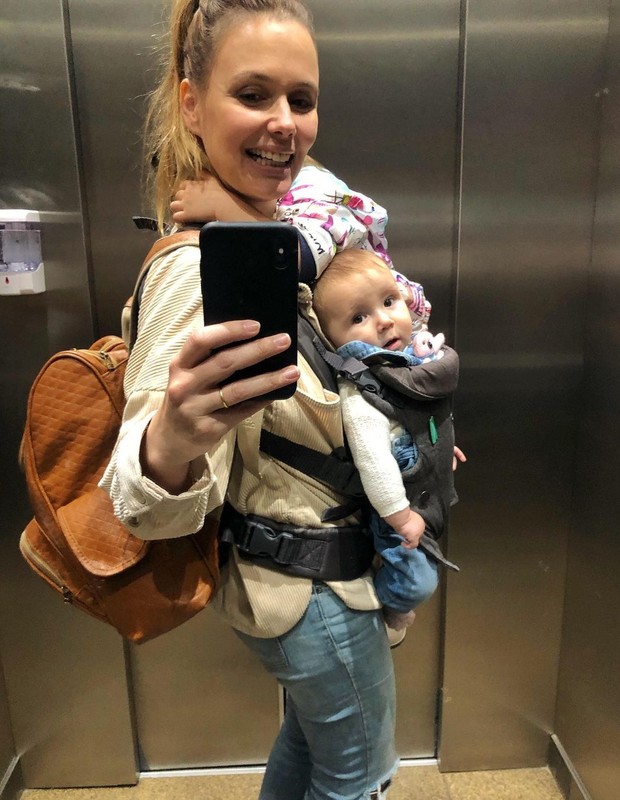 Graziella Schmitt é mãe de Chloé, de 6 meses, e Constance, de 2 anos (Foto: Reprodução/Instagram)