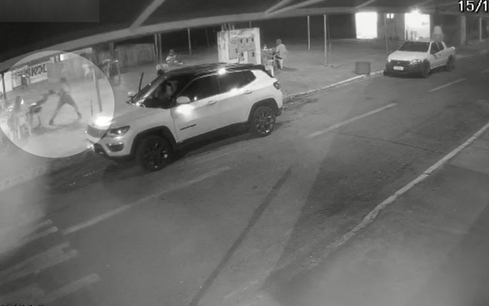 Vídeo mostra momento da briga entre a ex-vereadora e uma mulher em um bar de Aruanã, Goiás — Foto: Reprodução/Inquérito Policial