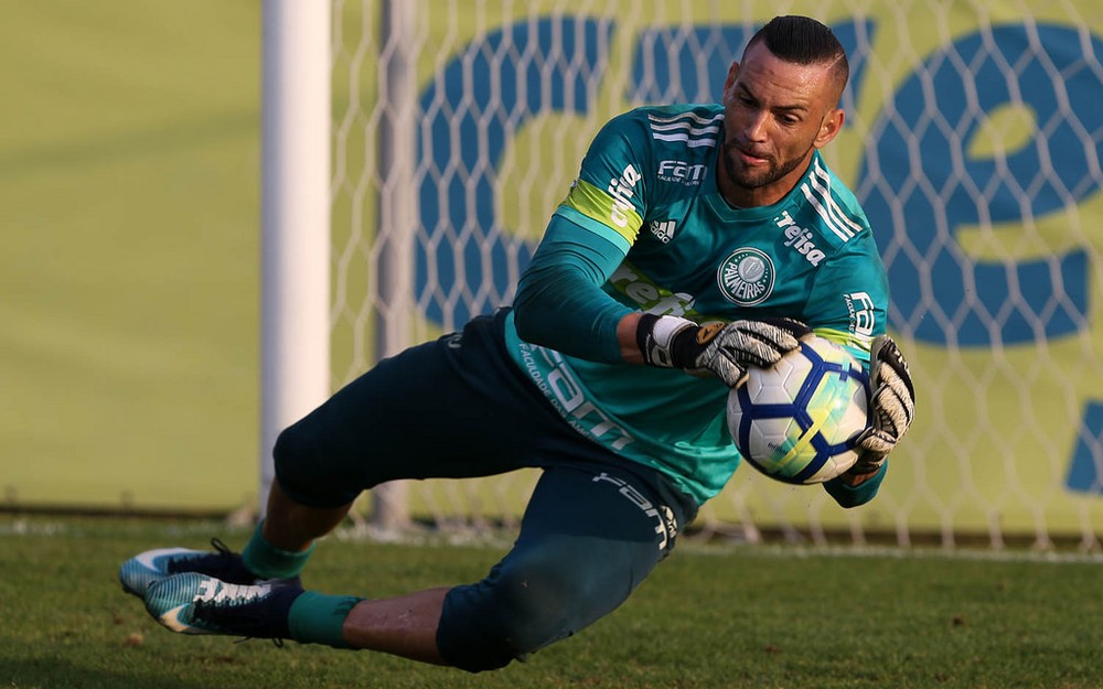 Após dois anos, Weverton comemora ouro 