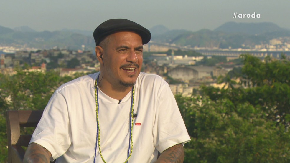 Marcelo D2 iniciou a carreira no rock, fez sucesso no rap, mas já gravou um álbum completo de samba — Foto: Reprodução TV Globo