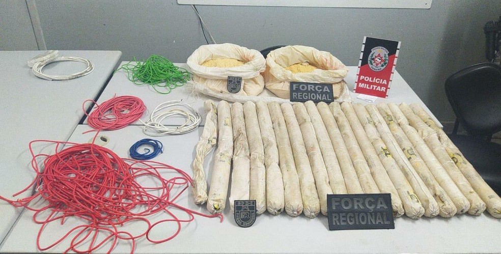Material apreendido pela PM seria usado em ataques a bancos, na Paraíba — Foto: Divulgação/PMPB