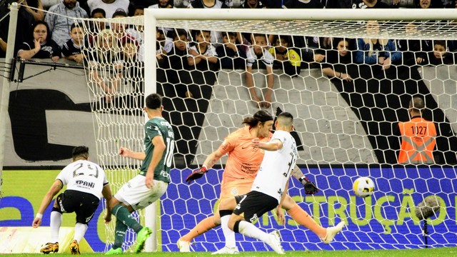Roni faz gol contra em Corinthians x Palmeiras