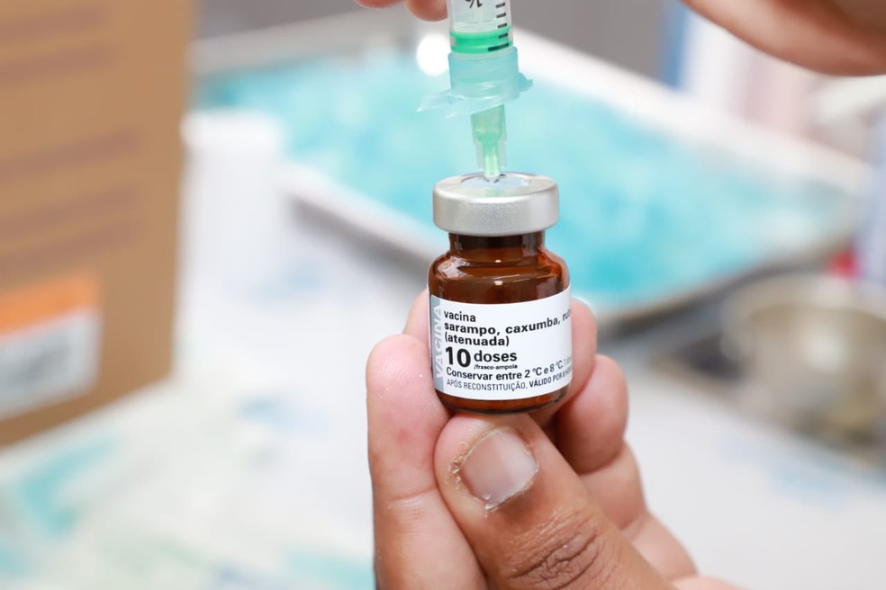 Dose de vacina contra sarampo — Foto: Allan Carvalho/PMF