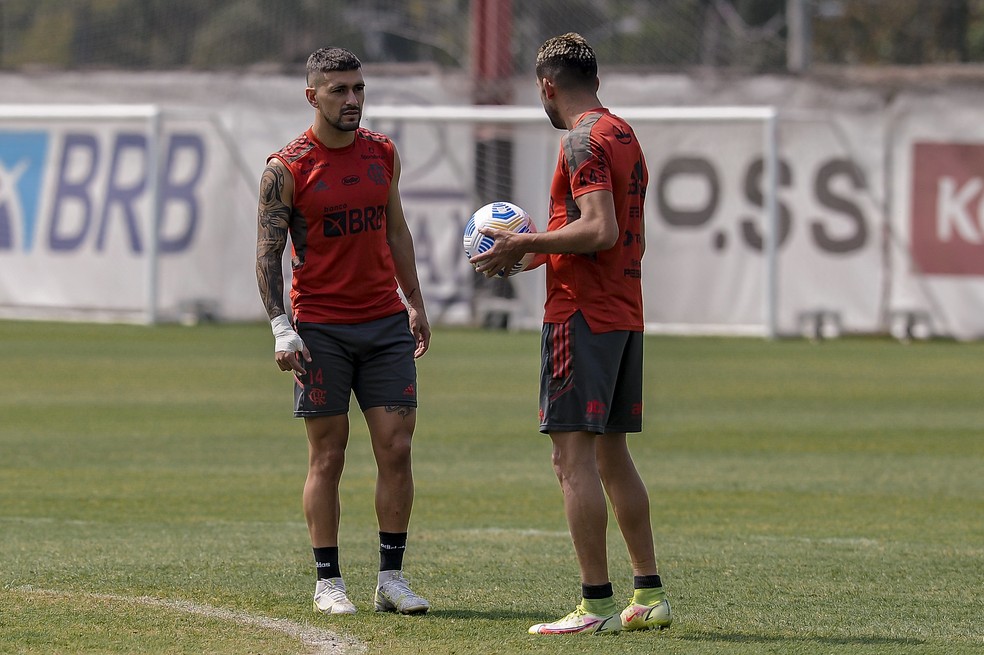 Com retorno de jogadores, grupo de titulares do Flamengo faz jogo-treino de olho no Barcelona