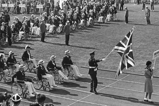 Abertura das Paralimpíadas de Tóquio, em 1964 (Foto: Hulton Archive/Getty Images)