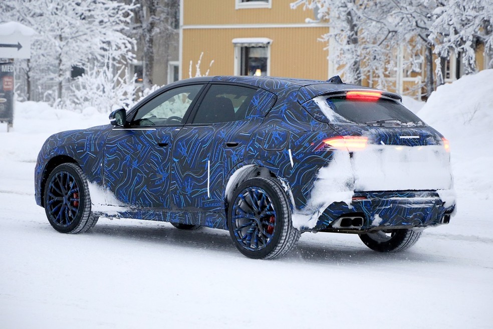 Versão mais esportiva tem quatro saídas de escapamento — Foto: Automedia