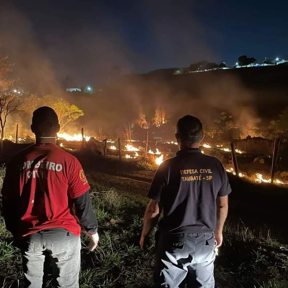 Só no primeiro dia de setembro, Taubaté teve seis queimadas na cidade — Foto: Divulgação/Defesa Civil de Taubaté