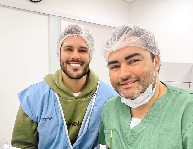 Rodrigo Mussi com seu oftalmologista  (Foto: Reprodução/Instagram)