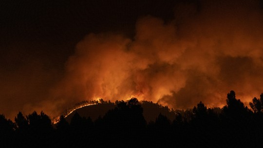 Incêndio na Espanha obriga 1.500 pessoas a deixar suas casas