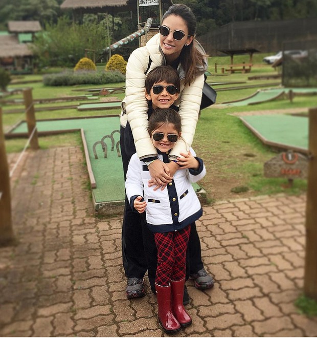 Carol Celico e os filhos, Luca e Isabella (Foto: Reprodução / Instagram)