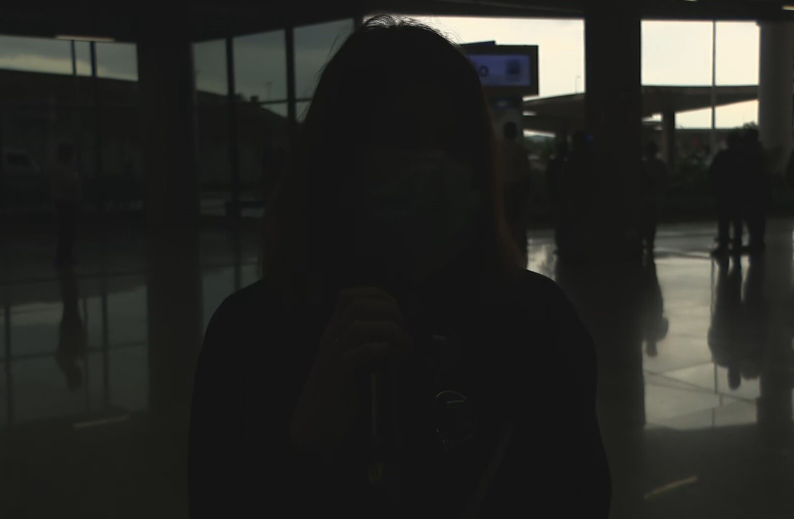 'Mulheres chegavam a mostrar os seios aos guardas para ganharem comida', diz deportada dos EUA que desembarcou em MG