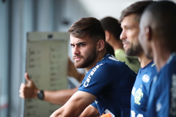 Propostas invisíveis  desempenho ruim e sumiço  Vizeu perde espaço no Flamengo