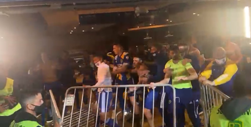 Jogadores do Boca protagonizaram tumulto depois do jogo — Foto: Reprodução