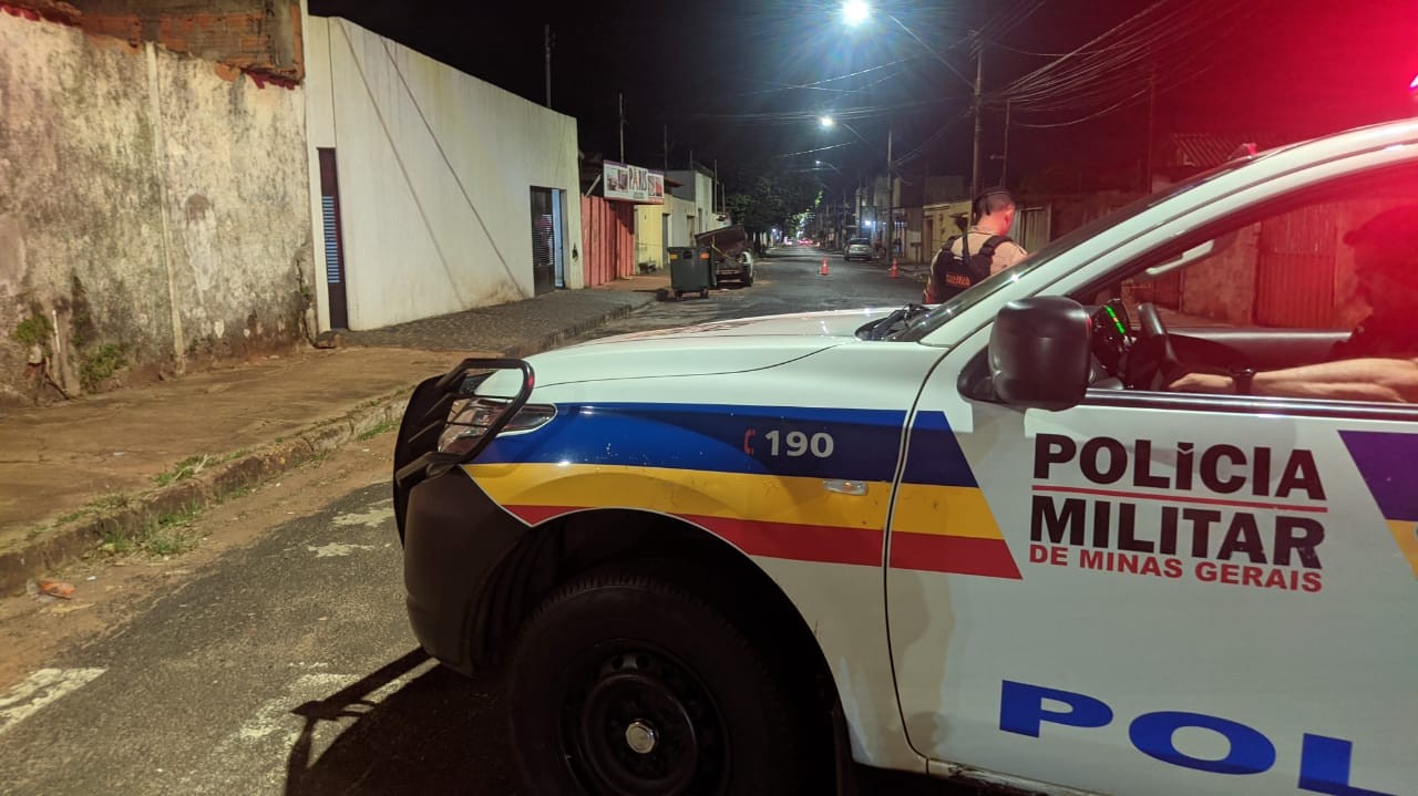 Explosivos são encontrados no Bairro Osvaldo Rezende e moradores são retirados das casas