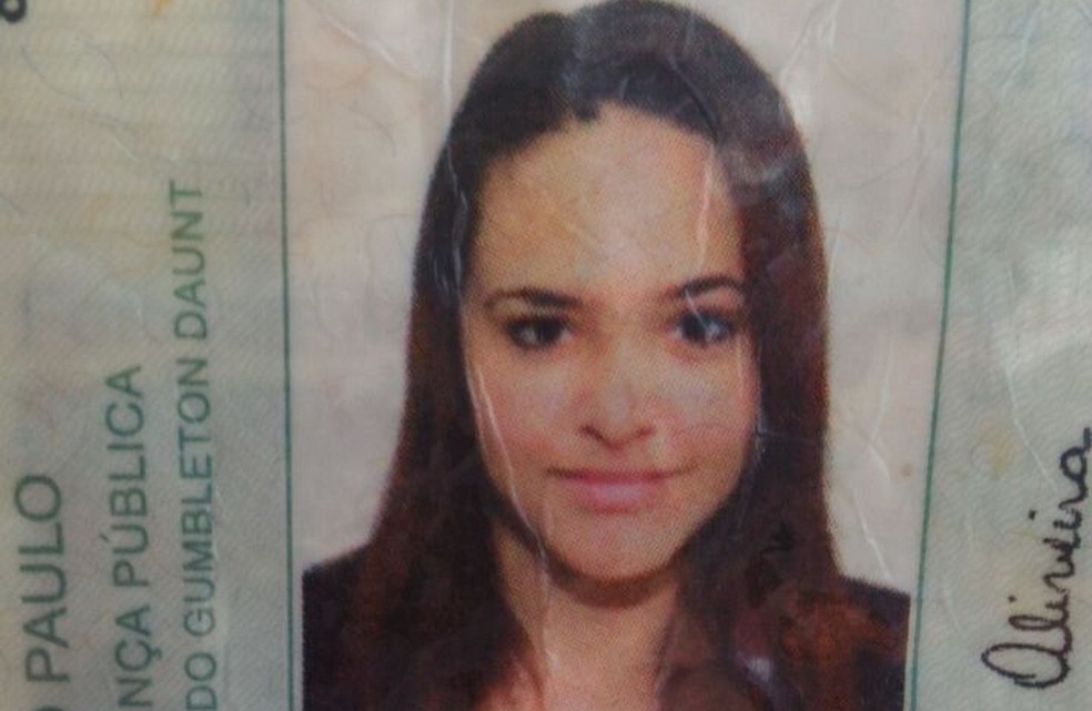 Brenda Lima de Oliveira, de 20 anos, foi morta por policial que atirou da sacada de casa em Po&aacute; &mdash; Foto: Reprodu&ccedil;&atilde;o