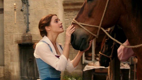 A atriz Emma Watson em cena de 'A Bela e a Fera' (Foto: Reprodução)
