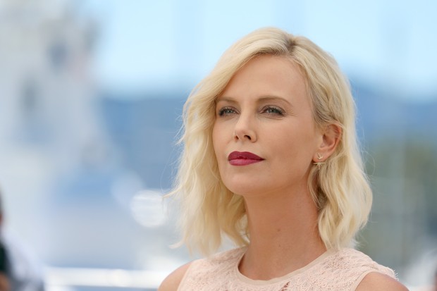 Charlize Theron em Cannes: linda aos 40 (Foto:  Luca Teuchmann/Getty Images)