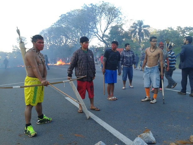 índios protesto rodovia dos bandeirantes (Foto: Paulo Guilherme/G1)