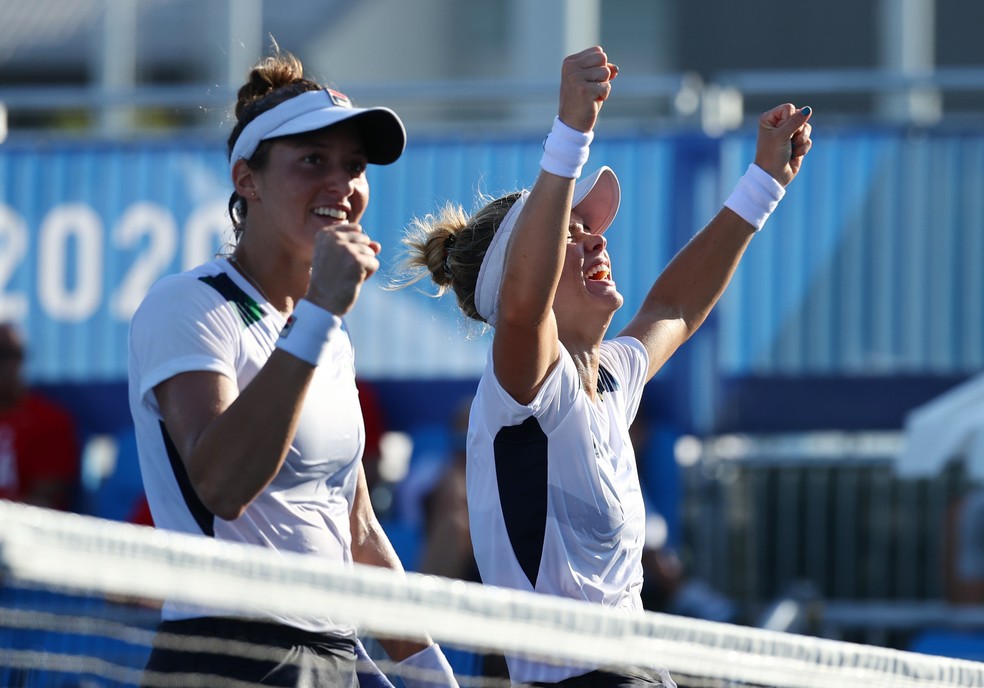 Laura Pigossi e Luisa Stefani vencem e vão às semifinais nas Olimpíadas de Tóquio — Foto: REUTERS