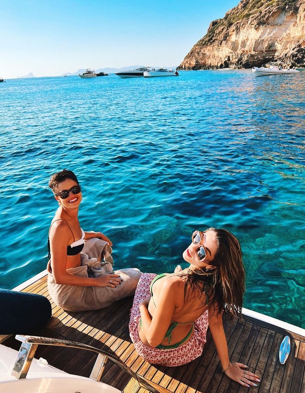 Giovanna Lancelloti curte Ibiza com Agatha Moreira, Rodrigo Simas e Gabriel David (Foto: Instagram)