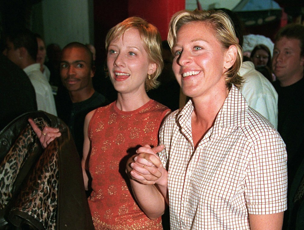 Anne Heche e Ellen DeGeneres em imagem de junho de 1997 — Foto: Chris Pizzello/AP/Arquivo