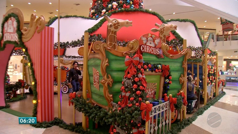 Decoração circence buscou inspiração em brincadeiras antigas (Foto: TVCA/ Reprodução)