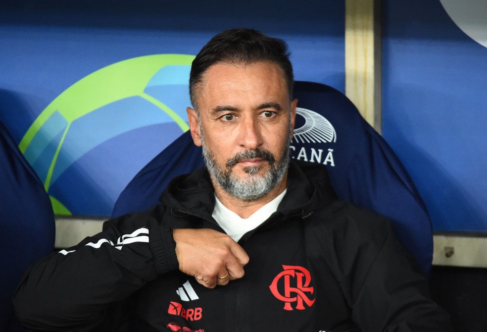 Vítor Pereira em Fluminense x Flamengo pelo segundo jogo da final do Campeonato Carioca — Foto: André Durão/ge