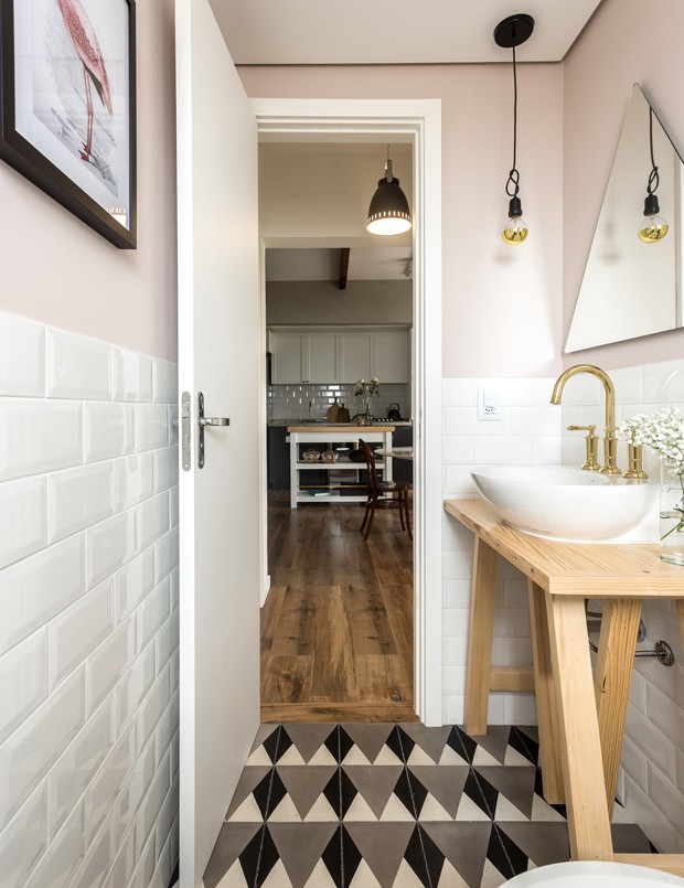 apartamento-escandinavo-Studio-Boscardin-Corsi-lavabo-ladrilho (Foto: Eduardo Macarios)