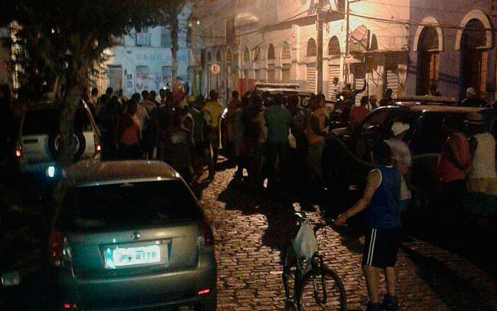 Situação mobilizou moradores do município de Cachoeira, na Bahia (Foto: Fábio Santos / Voz da Bahia)