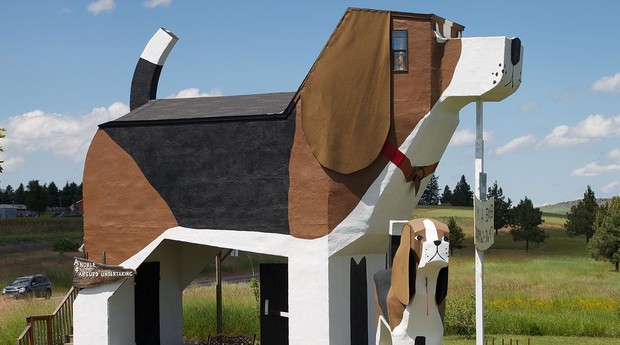 Dog Bark Park Inn, hotel nos Estados Unidos em formato de cachorro gigante (Foto: Divulgação)