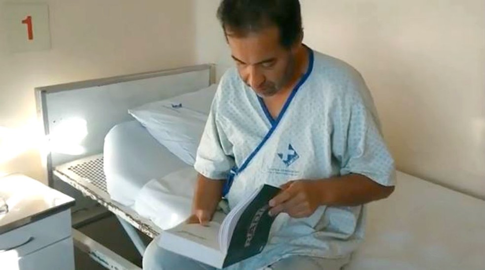 A partir de agora, o jornalista Ricardo Santana passará a fazer hemodiálise três vezes por semana, sem precisar "morar" no hospital — Foto: TV TEM/Reprodução