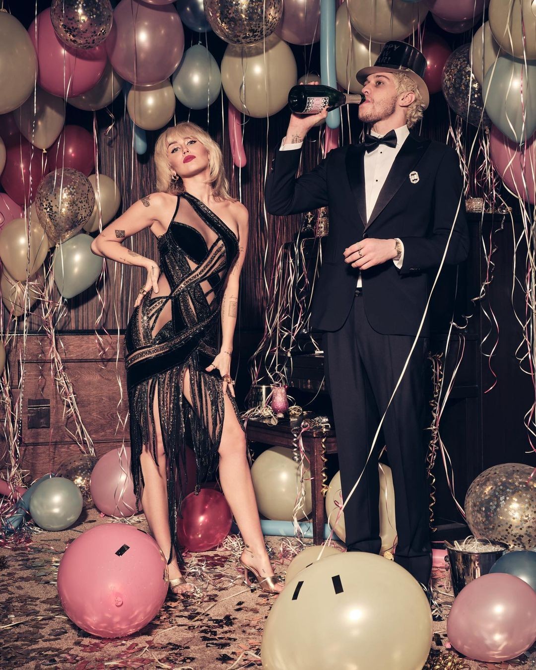 Miley Cyrus e Pete Davidson vão apresentado especial de Ano Novo com participação de Anitta (Foto: Reprodução/Instagram)