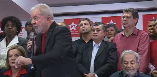 O ex-presidente Lula fala sobre sua condenação no caso tríplex