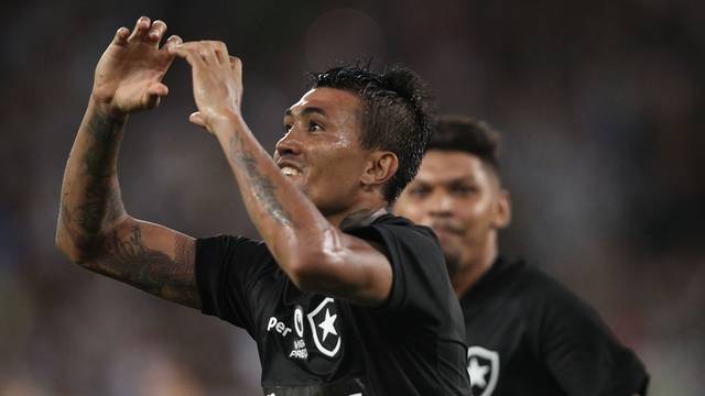 Kieza comemora o gol da vitÃ³ria do Botafogo