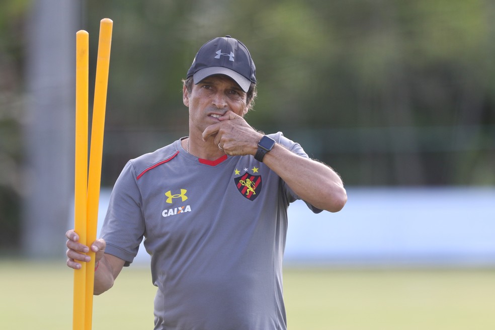 Milton Cruz &eacute; o comandante do Sport &mdash; Foto: Marlon Costa / Pernambuco Press