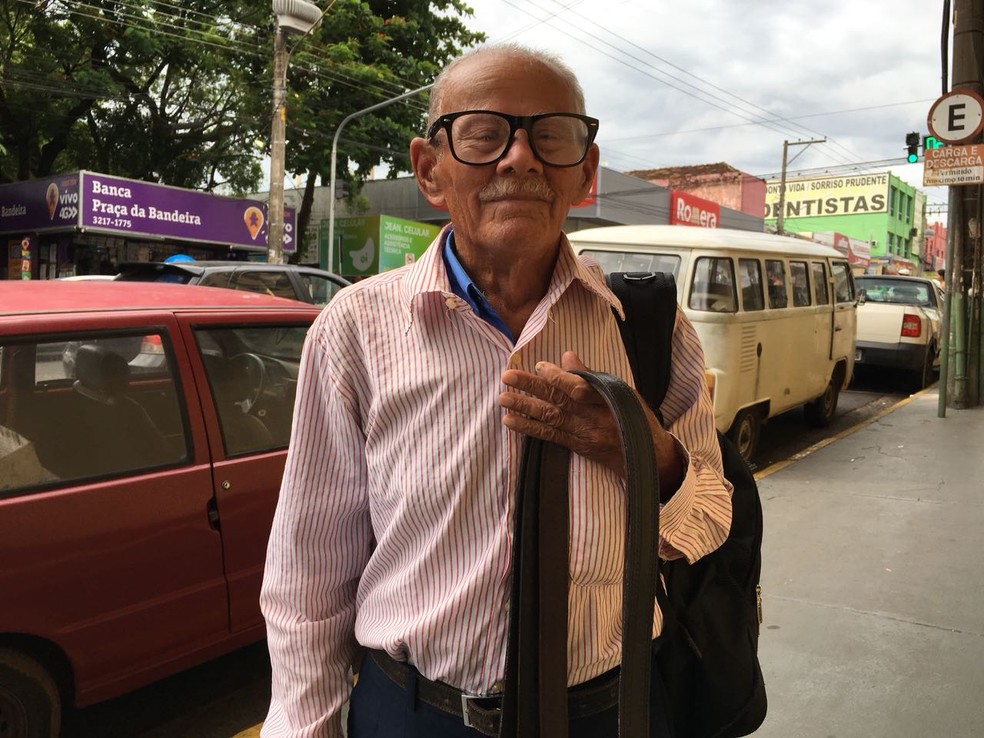 Gregório Fidélis da Silva, de 92 anos, aposentado (Foto: Valmir Custódio/G1)