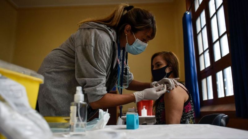 O Chile é hoje o país da América Latina com o maior percentual da população vacinada (Foto: Getty Images via BBC)