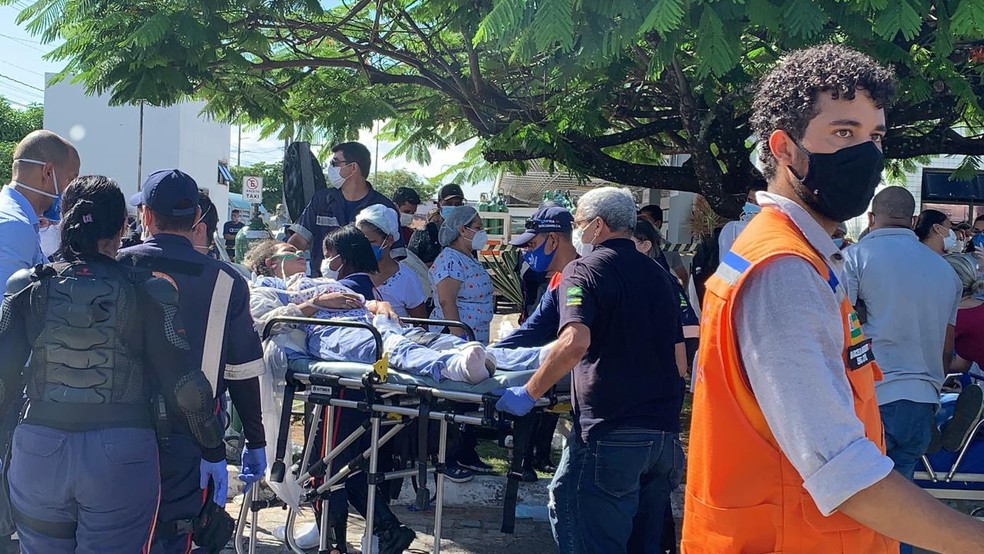 Incêndio no Nestor Piva, em Aracaju — Foto: Michele Costa/TV Sergipe